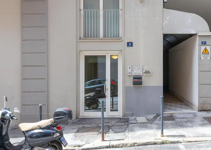 Elegante Rifugio Shakespeare Con Parcheggio A Lägenhet Trieste